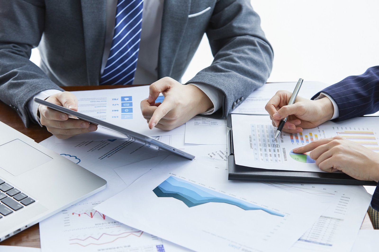 | About Us 47022 | Hataf Capital